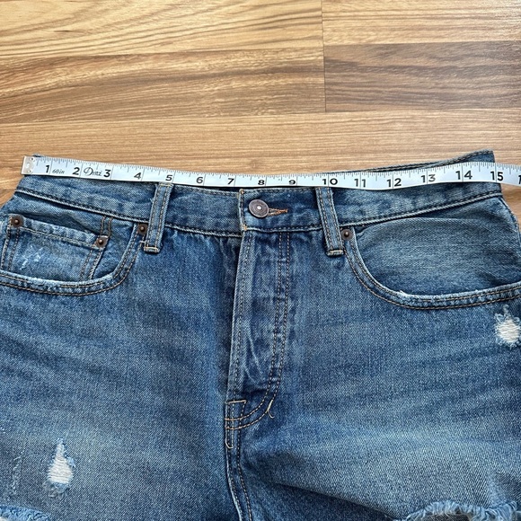 We the free Free People Distressed Denim Shorts size 29 - Picture 3 of 6